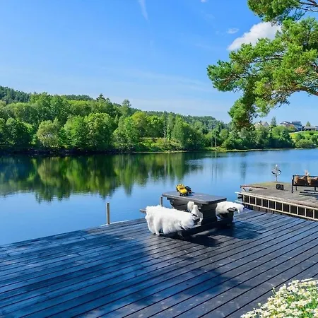 Private Island Amazing Location Chalet